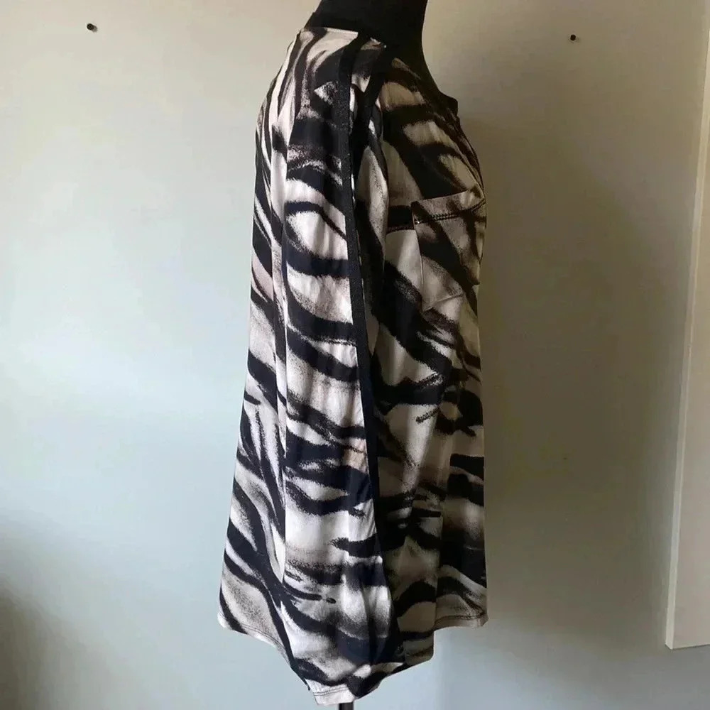 🎉HOST PICK 🎉Monari | Animal Print  Blouse - Picture 3 of 8